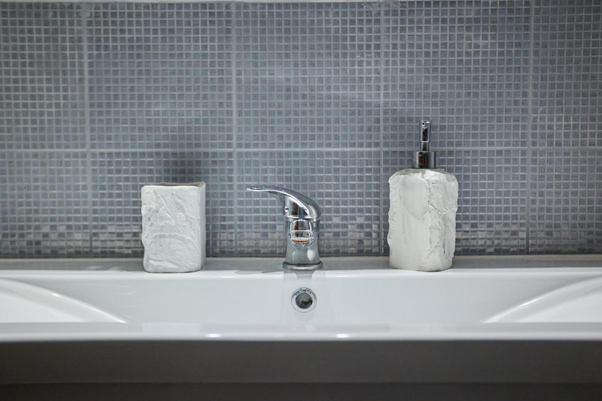 Chios Town Apartment - Heart Of Chios Town With 2 Minute Walk To The Beach Esterno foto